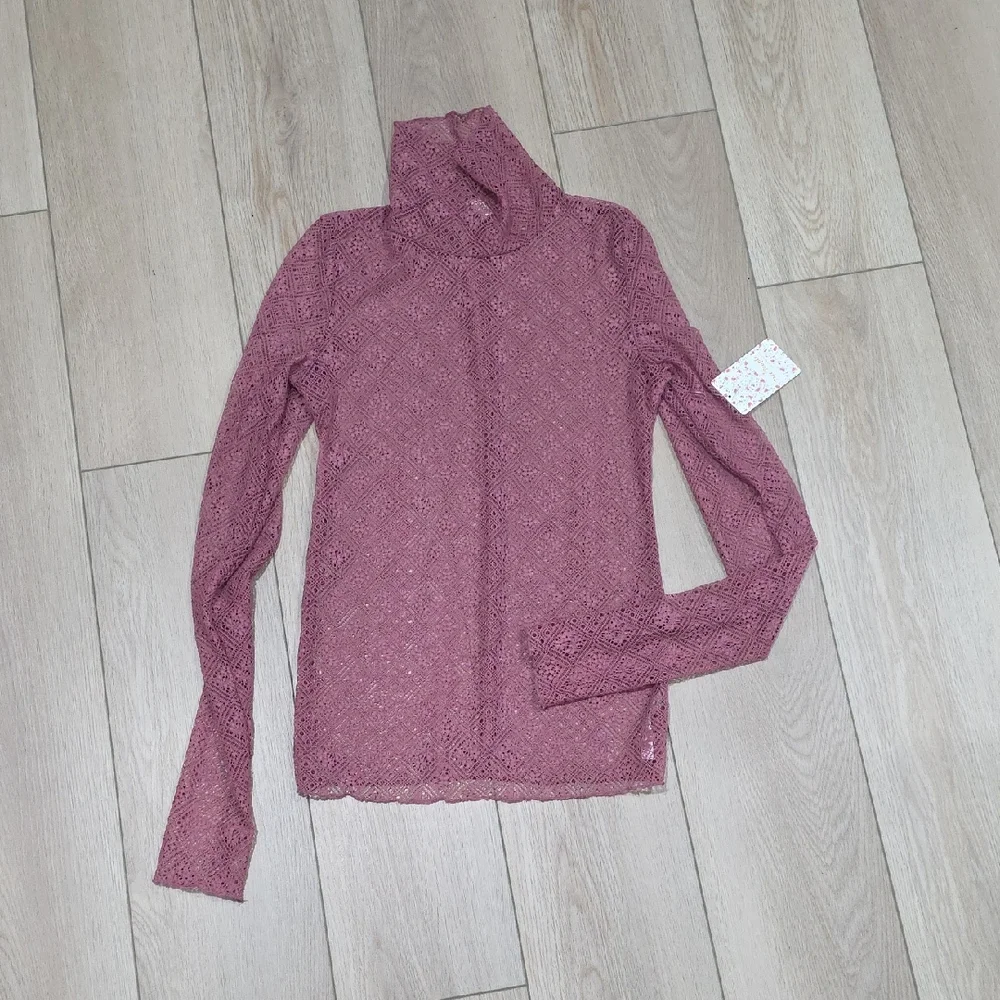 Elegant Lace Long Sleeve Stretchy Top in Mauve